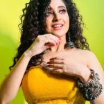 Soumitrisha Kundu Instagram - she hits like ecstasy!💛🦋✨