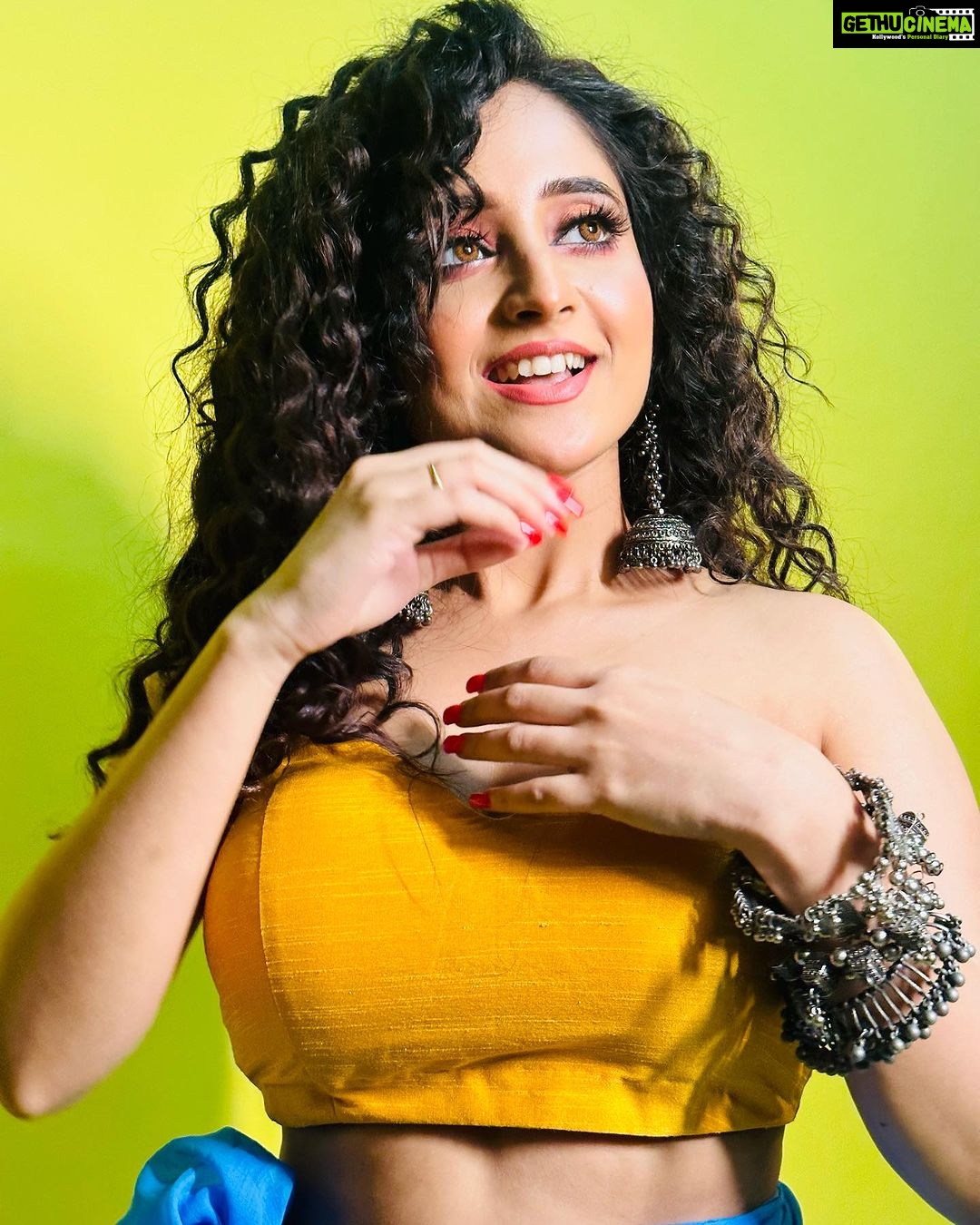 Soumitrisha Kundu Instagram - she hits like ecstasy!💛🦋✨