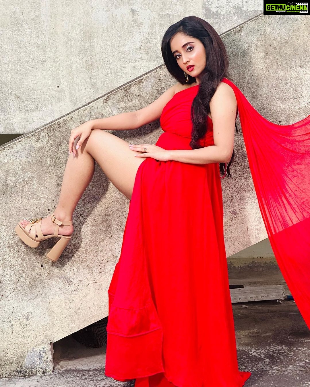 Soumitrisha Kundu Instagram - cute or hot? ⏩️swipe to decide!❤️