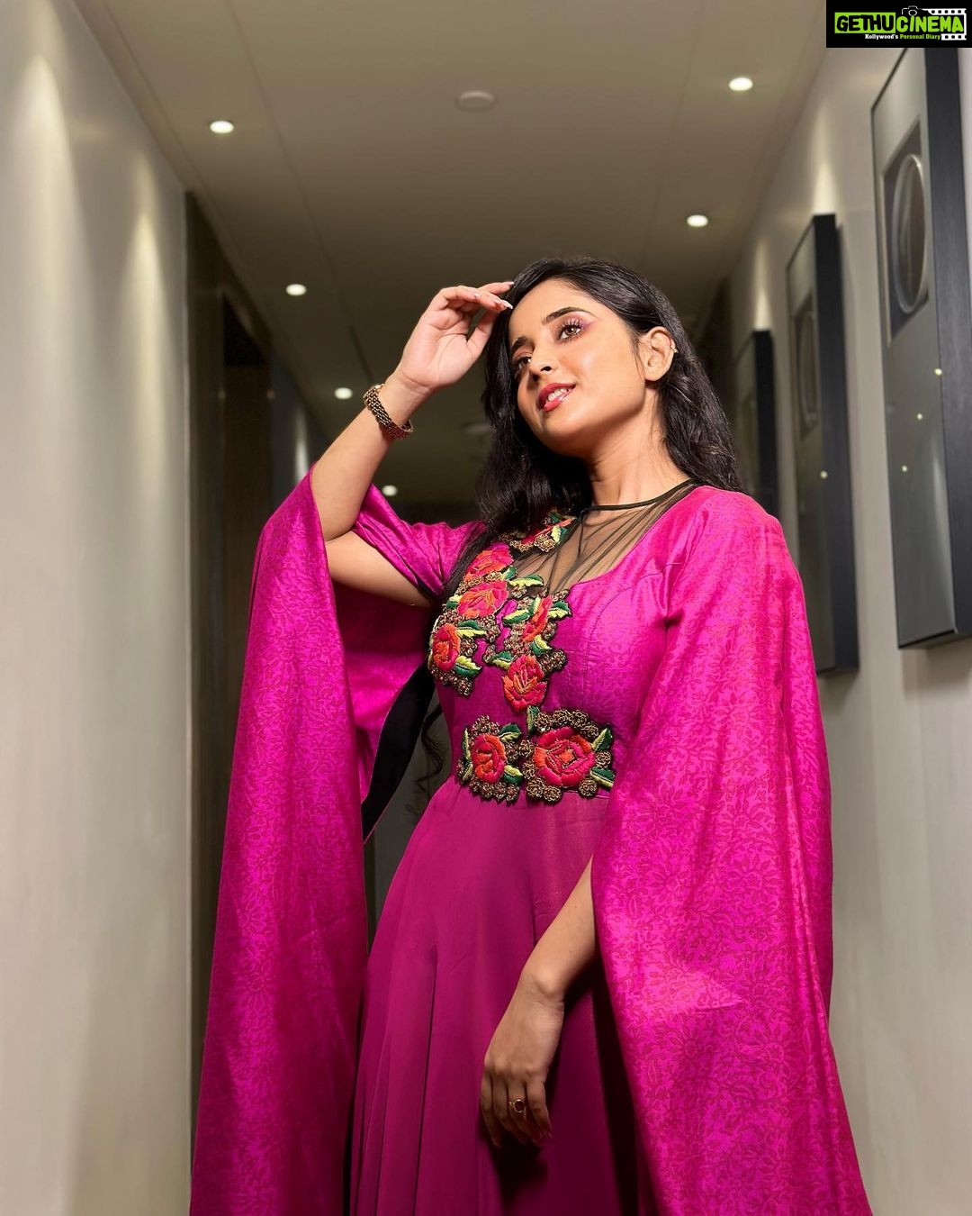 Soumitrisha Kundu Instagram - the secret is God!✨ @aajkaal.in