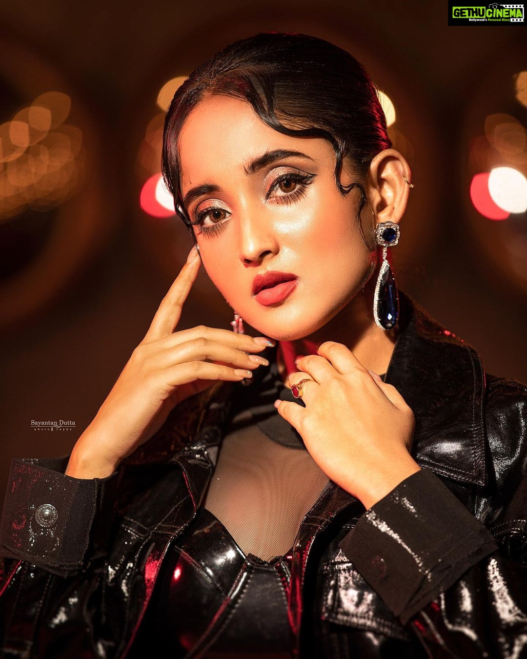 Soumitrisha Kundu Instagram - She is an old soul with new style who wears black & speaks her mind,so powerful,she leaves her prints on everyone she touches because she is both a savage & a sweetheartš¤!