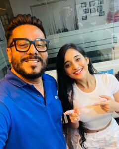 Soumitrisha Kundu Instagram - Surround yourself with people who teach you and push you to be your best self! ✨
@rajchoco