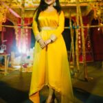 Soumitrisha Kundu Instagram - পিতৃপক্ষের শেষ প্রহরে ......!💛 For @timesofpujo styled by @rabhisek picture courtesy @anindya.sahaindia