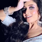 Soumitrisha Kundu Instagram – Tadpat hoon din
Rain saawariya 
Ft @soumitrishaofficial 
Styled by @rudra_saha_official 
Jewellery @mayukh_jewellery 
Wardrobe @debalina.aparupa 
Makeup #rishitdas 
Hair @binanath19 
#soumitrisha #soumitrishakundu  #rudrasaha #rudrasahaofficial  #danceingvideo  #shoot #sequinskirt  #silverjewelry #kolkata #tollywood #love #dance