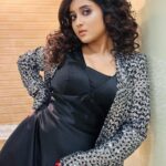 Soumitrisha Kundu Instagram - 🖤 STYLED by @rabhisek make up & hair : Risit Das & Nita Mallick