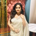 Soumitrisha Kundu Instagram – 🤍

styled by @saarangsareeskolkata @rinkikhatoon 
make up & hair : Risit das ,jyotsna karmakar