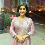 Soumitrisha Kundu Instagram – was chaos & beauty intertwined……!🤍
STYLED by @hutsandlooms @rinkikhatoon
