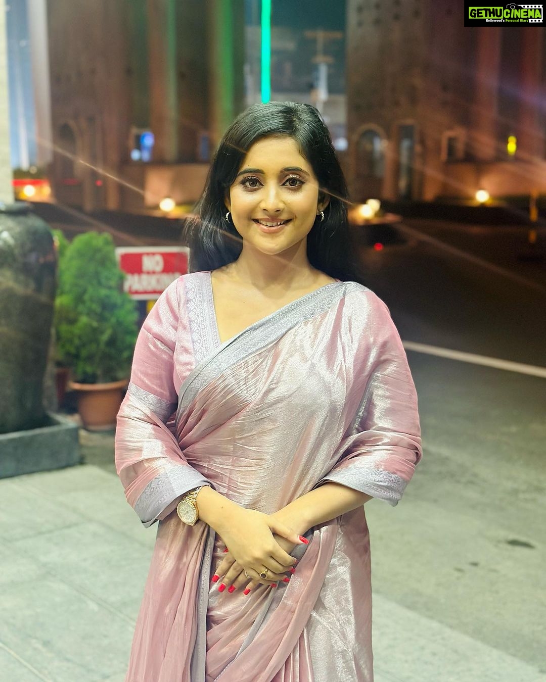 Soumitrisha Kundu - 85.2K Likes - was chaos & beauty intertwined......!🤍
STYLED by @hutsandlooms @rinkikhatoon