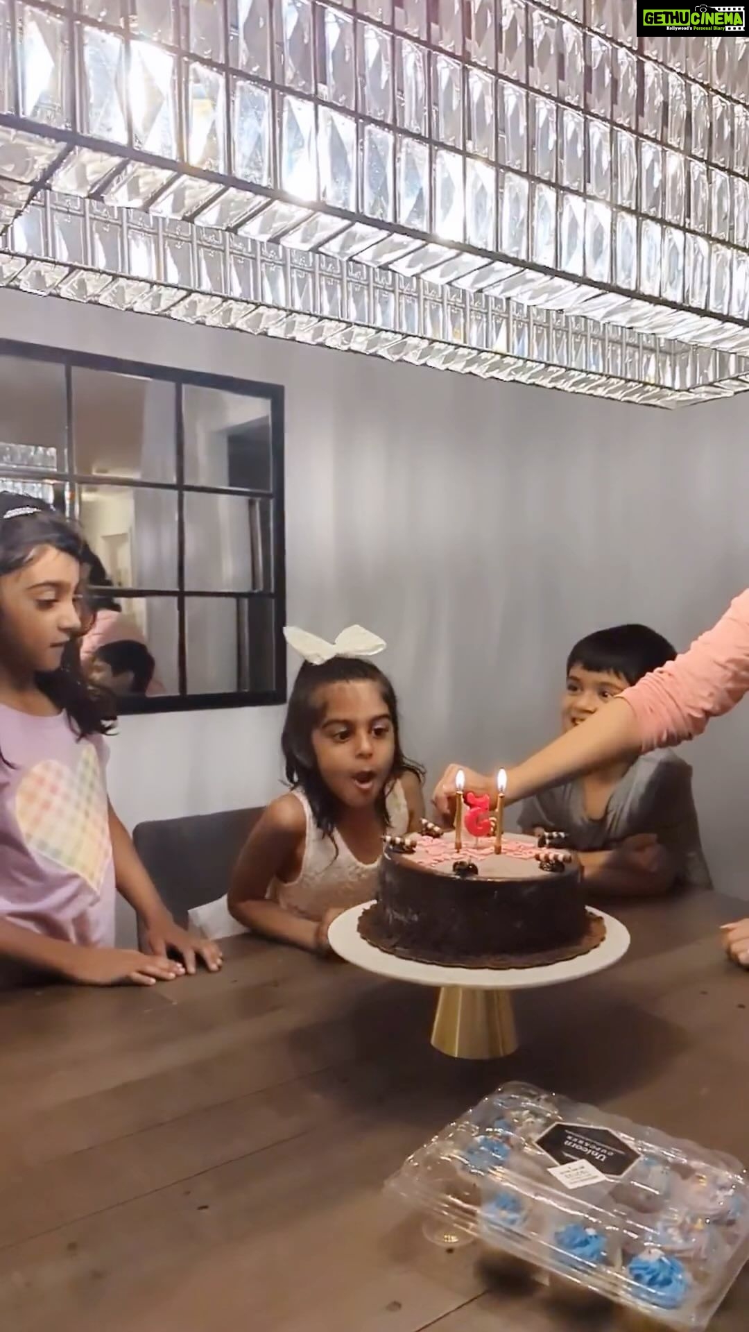 Soumya Seth Instagram - Grateful for you #Emaan !! Truly blessed to get those warm hugs - specially on tiring days and thank you for helping me clean and teaching me how to organize!! I don’t know what I would do without you missy!! 🥰🤗❤️🌠 Somya Aunty loves you so so muchhhhhh!! Thank you @javeriyakhan and @bash.goat 😅