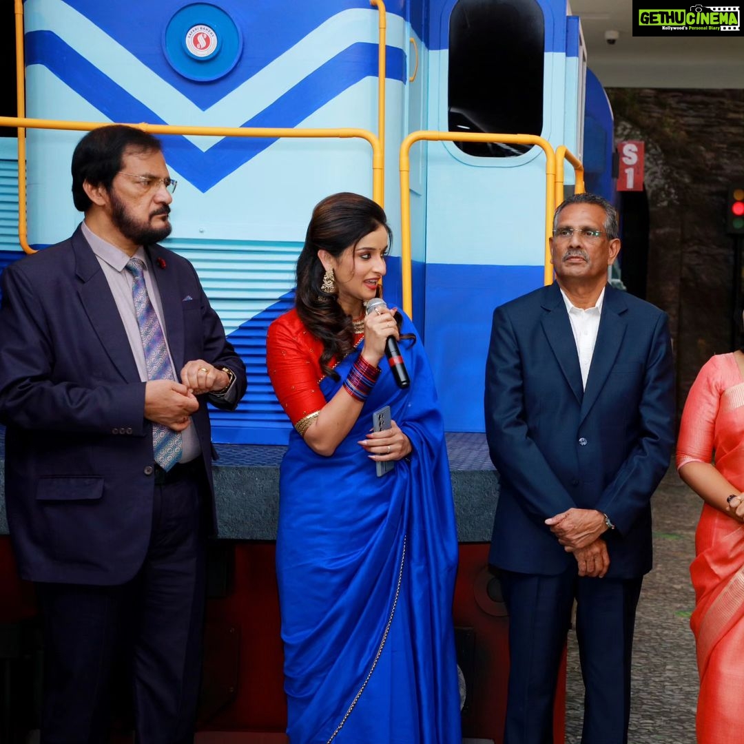Sowmya Menon Instagram - It was an absolute joy to inaugurate “Thattukuda” at Safari Mall. I wish Safari Mall Management and the whole team at Thattukuda Restaurant all the best for this wonderful venture💙💙 💄 @alsaa_beauty #Authentic #KeralaStreetFood @safarihypmarketuae #SafariMallUAE