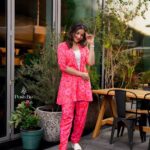 Sowmya Menon Instagram – “Pink is not just a color; it’s a state of mind.”💖💖
📷 @posh.be
👗 @amazebyashiyajesel
💄 @alsaa_beauty
#actor #shootdays #sparkle