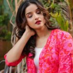 Sowmya Menon Instagram – “Pink is not just a color; it’s a state of mind.”💖💖

📷 @posh.be 
💄 @alsaa_beauty 
👗 @amazebyashiyajesel

#actor #shootdays #sparkle
