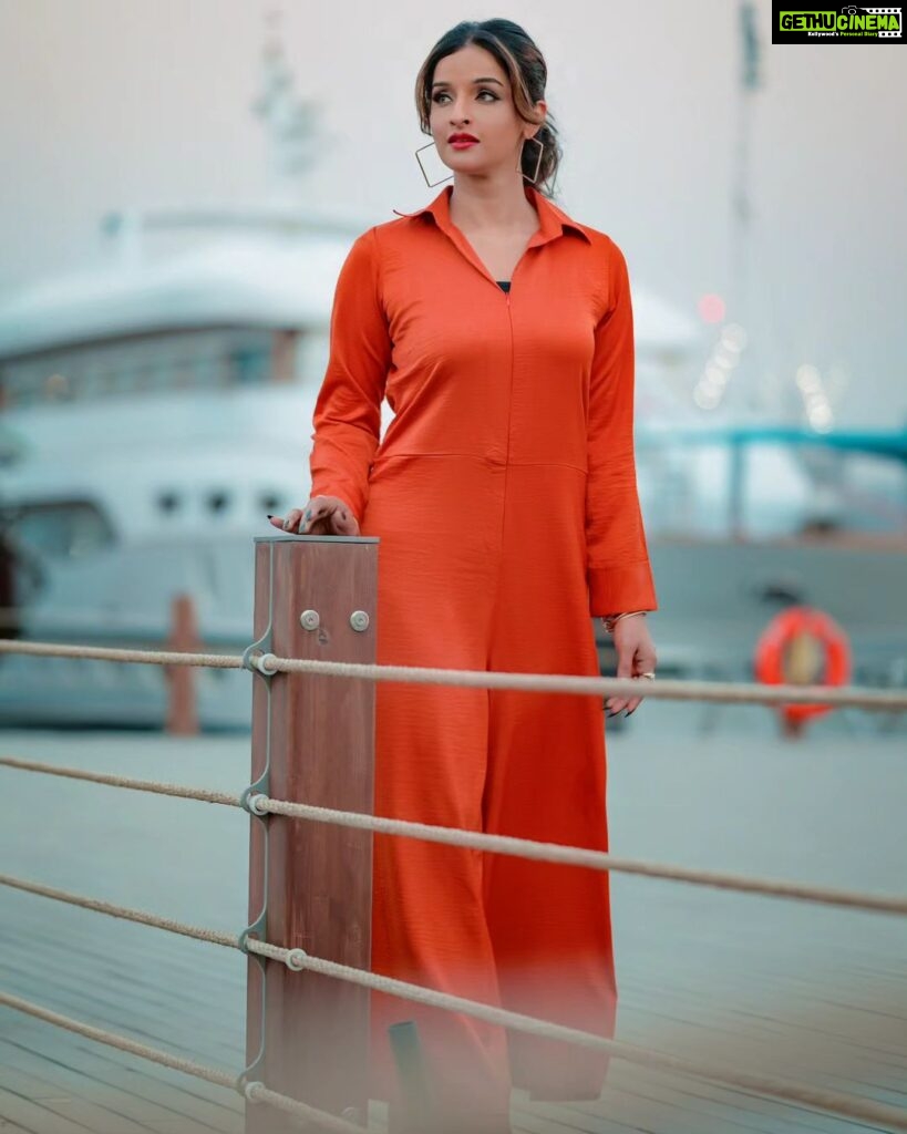 Sowmya Menon Instagram - Dream higher than the sky and deeper than the ocean🧡🧡 📷 @vibethinks 💄 @alsaa_beauty 👗 @thejhumkie #hisqueen #actor #photooftheday
