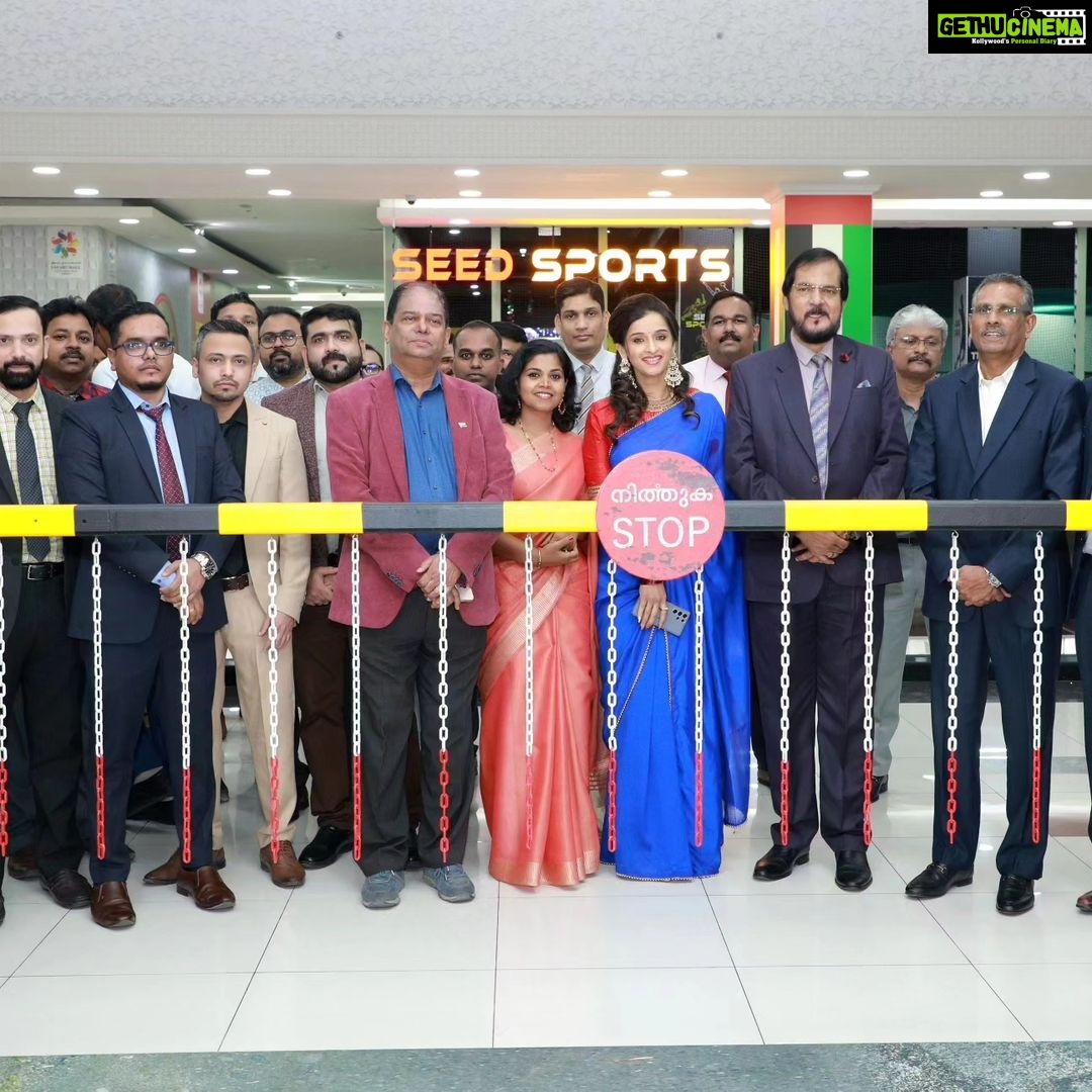 Sowmya Menon Instagram - It was an absolute joy to inaugurate “Thattukuda” at Safari Mall. I wish Safari Mall Management and the whole team at Thattukuda Restaurant all the best for this wonderful venture💙💙 💄 @alsaa_beauty #Authentic #KeralaStreetFood @safarihypmarketuae #SafariMallUAE
