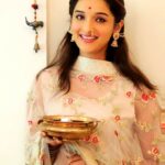 Sowmya Menon Instagram – Happy Dusshera🪔🪔
#happyvijayadashami #happydussehra #festival #skr #blessed #navratri