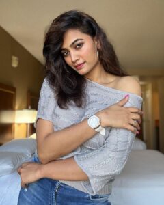 Spandana Palli Instagram - There💕 is always light. If only we're brave enough to see it. If only we're brave enough to be it♥️
