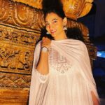 Spandana Palli Instagram - You ❤️must worship the Self in Krishna, not Krishna💕 happy Krishna Janmashtami 🥳🎉 Krishna Temple