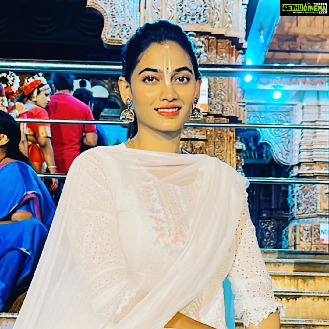 Spandana Palli Instagram - You ❤️must worship the Self in Krishna, not Krishna💕 happy Krishna Janmashtami 🥳🎉 Krishna Temple