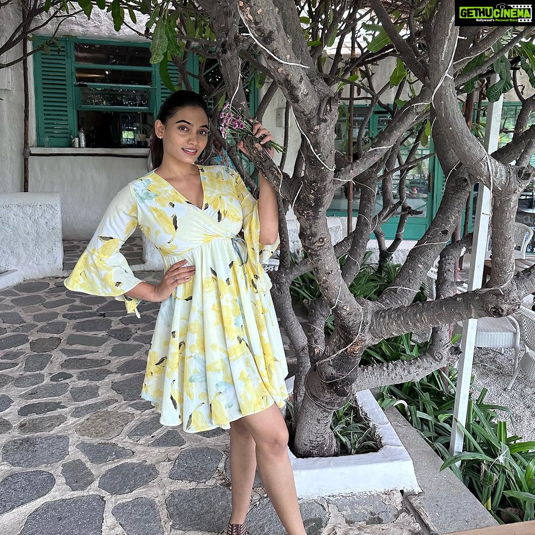 Spandana Palli Instagram - Sunsets are proof that endings can often be beautiful, too💃🏼🌹 Olive Bistro - Hyderabad