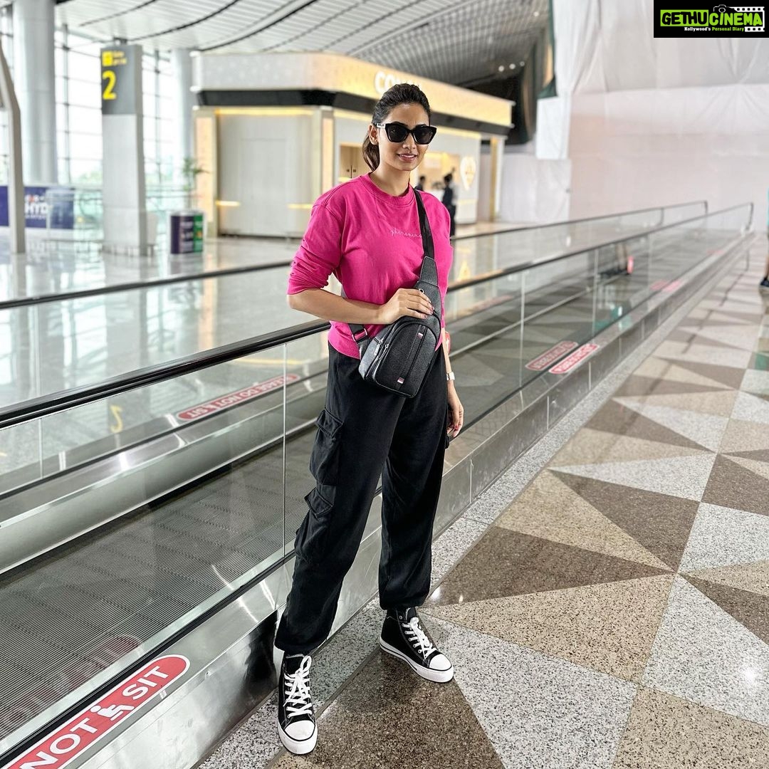 Spandana Palli Instagram - Women are meant to be loved, not to be understood😎 #loveyou #life #women #travel #travelpics Rajiv Gandhi International Airport