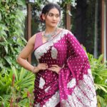 Spandana Palli Instagram - Keep your 💃🏼eyes open so you 🌷can have a 💕life filled with beauty and adventures @vclicksphactoryofficial @kasturisilverjewellery @iktara.banaras Hyderabad