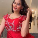 Spandana Palli Instagram - Laal♥️