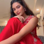Spandana Palli Instagram - Laal♥️