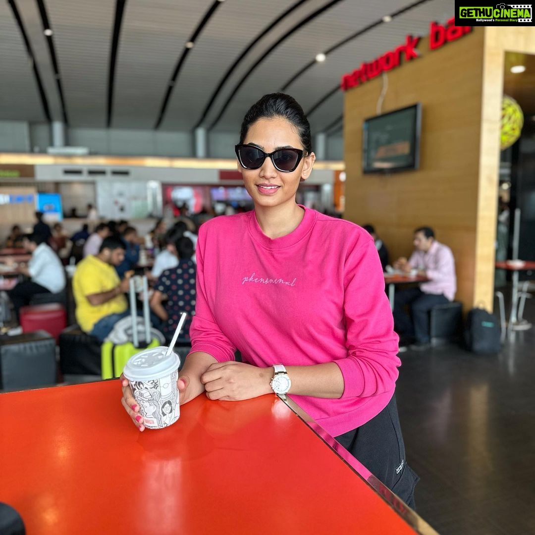 Spandana Palli Instagram - Women are meant to be loved, not to be understood😎 #loveyou #life #women #travel #travelpics Rajiv Gandhi International Airport