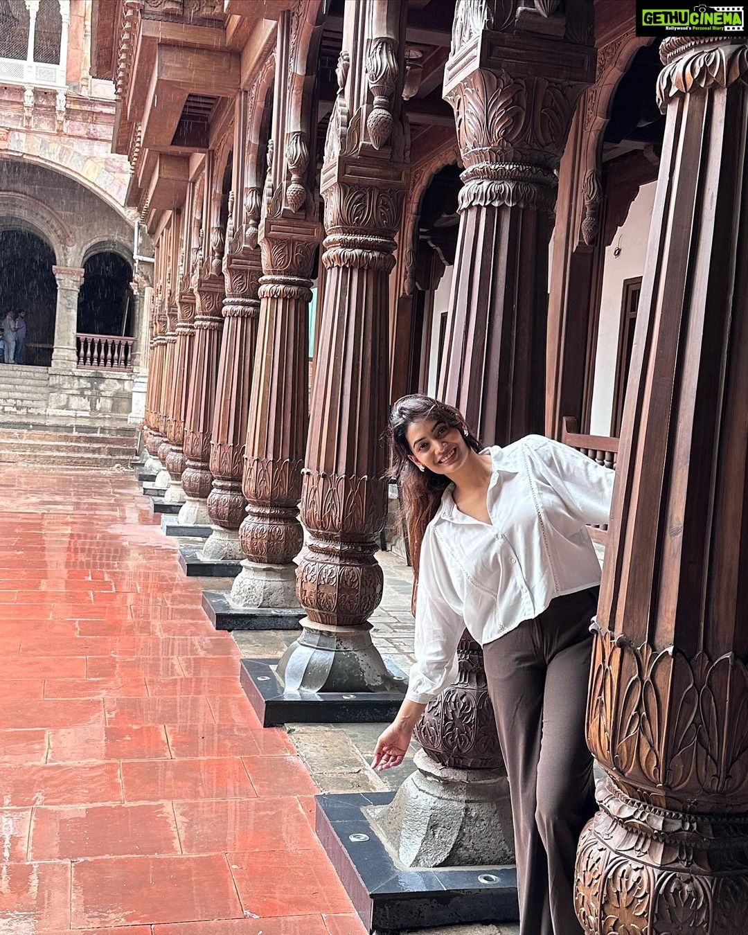 Spandana Palli Instagram - 🥳♥️ Rajwada Fort, Indore
