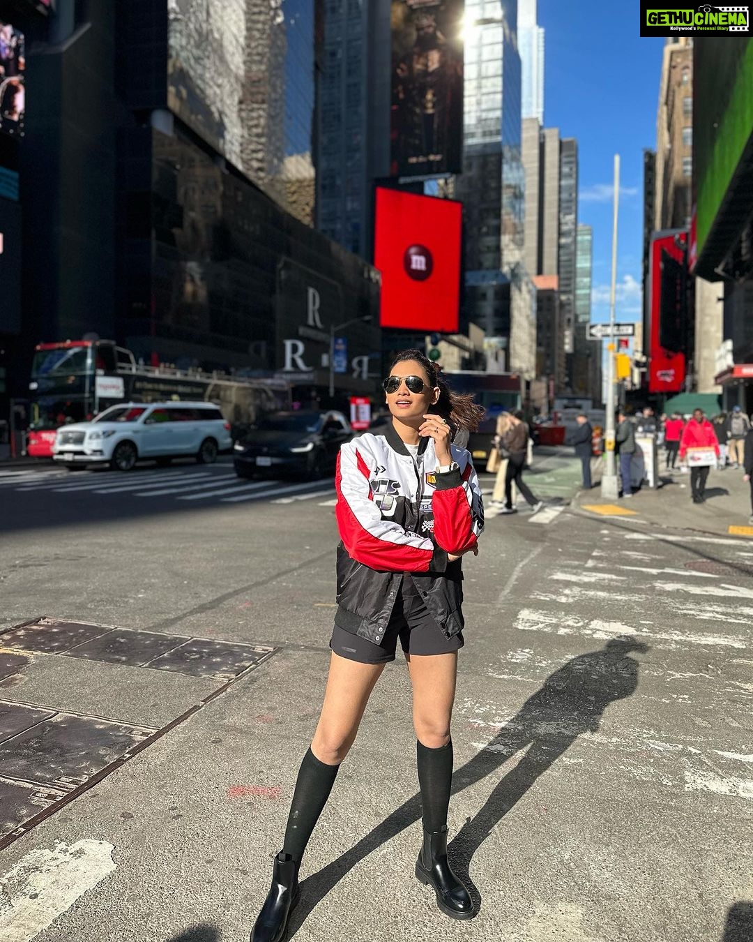 Spandana Palli Instagram - 💃🏼because it’s beautiful 🌷 Times Square, New York City