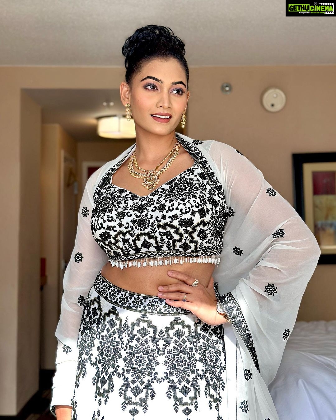 Spandana Palli Instagram - Which one is your favourite 😻 mine is 3rd 2nd 1st 4th hahahaha🎉 #comments please This beautiful dress by @divaregalia New York, New York