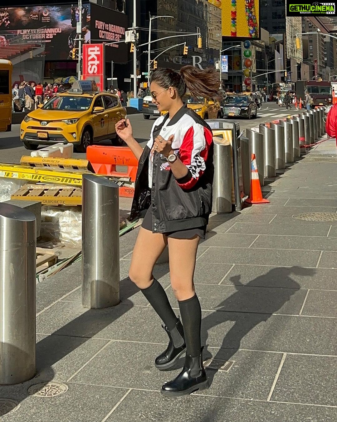 Spandana Palli Instagram - 💃🏼because it’s beautiful 🌷 Times Square, New York City