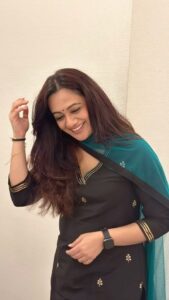 Spruha Joshi Instagram - Where dreams come to life, center stage. Outfit by : @sujatradesigns PC : @sharayudate 😘 Germany