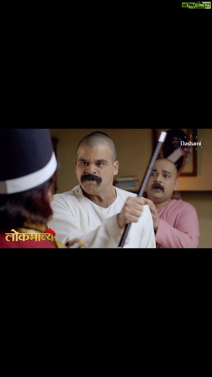 Spruha Joshi Instagram - ‘लोकमान्य’ या मालिकेसाठी तयार केलेल्या गाण्याचा हा टिझर खास प्रेक्षकांसाठी! पूर्ण गाणं बघा, गुरूवारी दु.12.00 वा. दशमीच्या सोशल मीडिया पेजवर.. पाहा ‘लोकमान्य’ बुध - शनि, रात्री 9.30 PM. #ZeeMarathi #Lokmanya #Lokmanyatilak #Dashami @zeemarathiofficial @kshitish.date__making.believe @fidato_83 @spruhavarad @arti.more18 @ambar_ganpule @shivajibadadare @malegaonkasuperman @_kiranshingade @joshi.sampada @insta.majha @_bhaktinaynak_ @parth_padmashali_official3 @o.gokhale @dastangoakshay @akash_shirke @jaydeepdvaidya @shubhankar.28