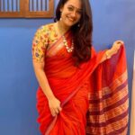 Spruha Joshi Instagram – Six yards of pure sophistication!

Styled by – @sayalee_marathe 
Jewellery by – @houseofaadyaa

#spruhajoshi #marathiactors #movies #theatre #actorslife #zee #zeemarathi #marathitelevision