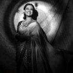 Spruha Joshi Instagram - Life is better in black and white. #spruhajoshi #marathiactors #movies #theatre #actorslife #zee #zeemarathi #marathitelevision
