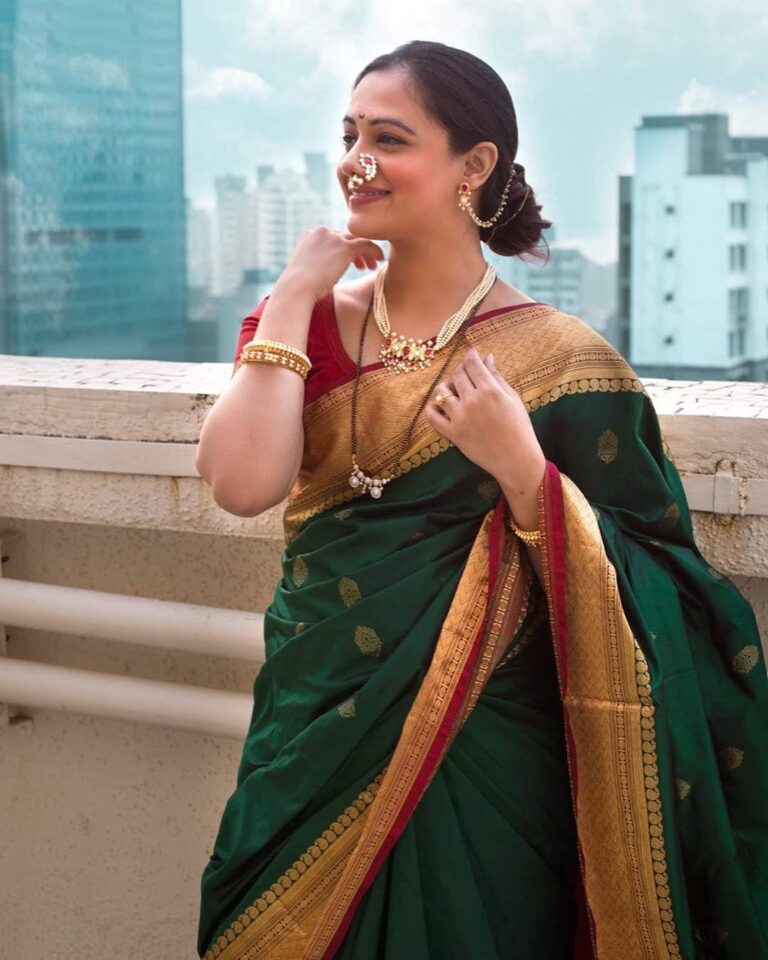 Spruha Joshi Instagram - When you want to wear a saree everywhere #spruhajoshi #marathiactors #movies #theatre #actorslife #zee #zeemarathi #marathitelevision