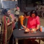 Spruha Joshi Instagram - On her birthday, post her accident my mum left the house for the first time. The entire cast and good hearted people at @dashami_official celebrated her birthday while she spent the entire day happily on the Lokmanya set. 🌸🥹
