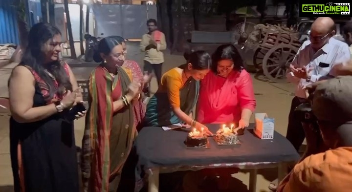 Spruha Joshi Instagram - On her birthday, post her accident my mum left the house for the first time. The entire cast and good hearted people at @dashami_official celebrated her birthday while she spent the entire day happily on the Lokmanya set. 🌸🥹