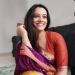 Spruha Joshi Instagram - Spending the weekend smiling and laughing. #spruhajoshi #marathiactors #movies #theatre #actorslife #zee #zeemarathi #marathitelevision