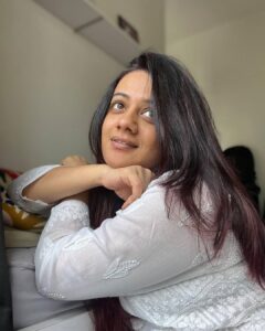 Spruha Joshi Instagram - Life's too short for one hair color

Hairstylist: @hairography27

#spruhajoshi #marathiactors #movies #theatre #actorslife #zee #zeemarathi #marathitelevision