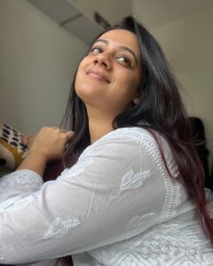 Spruha Joshi Instagram - Life's too short for one hair color

Hairstylist: @hairography27

#spruhajoshi #marathiactors #movies #theatre #actorslife #zee #zeemarathi #marathitelevision