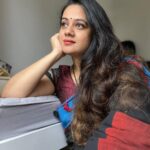 Spruha Joshi Instagram - There can never be enough sarees! Look designed by - @sayalee_marathe @ofpunsandgiggles Jewellery by - @houseofaadyaa #spruhajoshi #marathiactors #movies #theatre #actorslife #zee #zeemarathi #marathitelevision