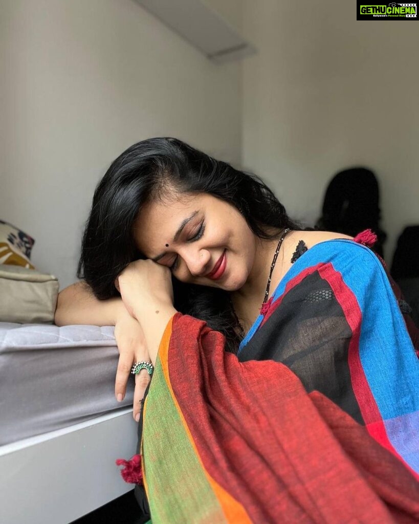 Spruha Joshi Instagram - There can never be enough sarees! Look designed by - @sayalee_marathe @ofpunsandgiggles Jewellery by - @houseofaadyaa #spruhajoshi #marathiactors #movies #theatre #actorslife #zee #zeemarathi #marathitelevision