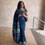 Spruha Joshi Instagram - कविता रुजूनि येती.. धन्यवाद ‘महाराष्ट्र टाईम्स’ या अनुभवासाठी 🙂 Saree by - @shinell27 @tanmay_jangam @kishorsawmitrasawmitra @madhurani.prabhulkar @guruthakurofficial @sangesamira @maharashtratimesonline @mumbaitimes #spruhajoshi #marathiactors #movies #theatre #actorslife #zee #zeemarathi #marathitelevision