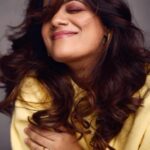 Spruha Joshi Instagram - Going with the trend 😬 #spruhajoshi #marathiactors #movies #theatre #actorslife #zee #zeemarathi #marathitelevision #potraits