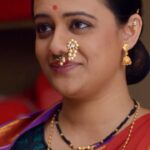 Spruha Joshi Instagram - This particular scene from #Lokmanya is my personal favourite and I’m grateful for the love that we have received from all of you. #thankyou @zeemarathiofficial @dashami_official @kshitish.date__making.believe @malegaonkasuperman @kalyanipathare @adwaitdadarkarofficial @fidato_83 @kshitish.date__making.believe @aparna.padgaonkar @ninadvaidya #spruhajoshi #marathiactors #movies #theatre #actorslife #zee #zeemarathi #marathitelevision #lokmanya #lokmanyatilak