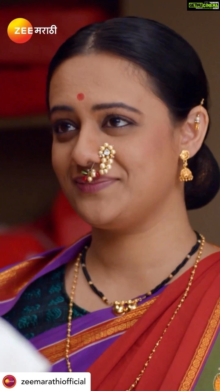 Spruha Joshi Instagram - This particular scene from #Lokmanya is my personal favourite and I’m grateful for the love that we have received from all of you. #thankyou @zeemarathiofficial @dashami_official @kshitish.date__making.believe @malegaonkasuperman @kalyanipathare @adwaitdadarkarofficial @fidato_83 @kshitish.date__making.believe @aparna.padgaonkar @ninadvaidya #spruhajoshi #marathiactors #movies #theatre #actorslife #zee #zeemarathi #marathitelevision #lokmanya #lokmanyatilak
