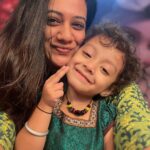 Spruha Joshi Instagram - One with this cute lil munchkin ❤️ #spruhajoshi #actingcareer #marathiactors #movies #theatre #actorslife #marathitelevision Mumbai, Maharashtra