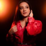 Spruha Joshi Instagram - You were not given this life to be Average Shot by - @ganesh_theshutterkey Styled by - @shalmalee_t MUA - @rathod_pournima #spruhajoshi #actingcareer #marathiactors #movies #theatre #actorslife #marathitelevision